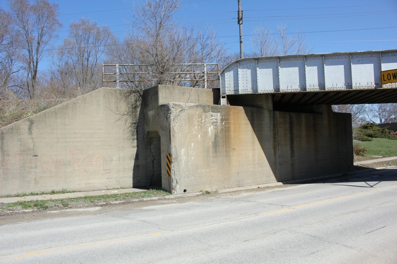 North abutment and approach